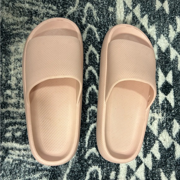 Super cute & comfy pink cloud slide sandals - Picture 1 of 3